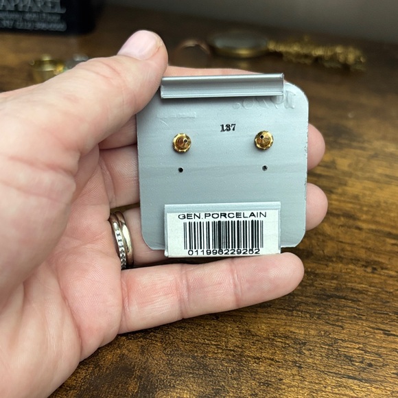 1928 Blush Rose and Gold Pearl Earrings - Picture 2 of 3